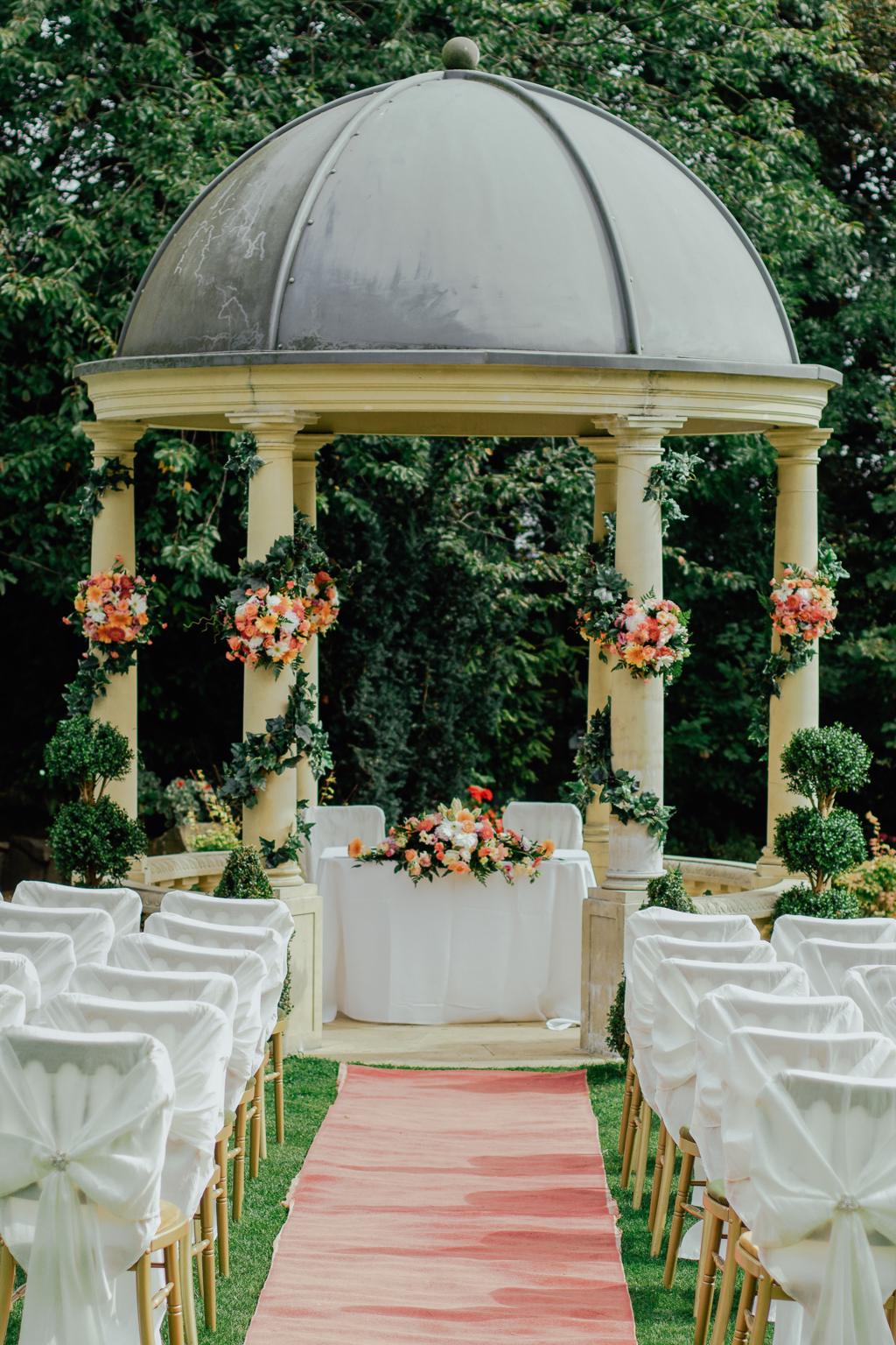 lancer le diaporama à partir de la photo de titre Wedding Gazebo